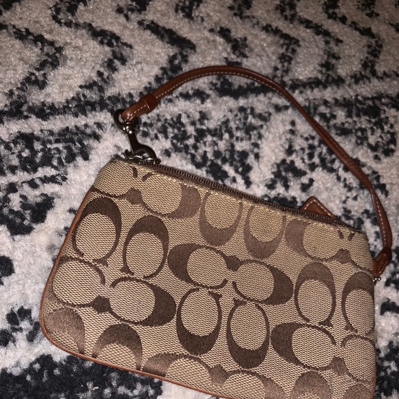 Coach (small) wristlet - Picture 2 of 5